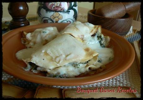 Pañuelitos de atún, espinaca y hongos con salsa de queso Pañuelitos de atún, espinaca y hongos con salsa de queso