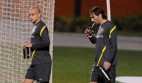 Tranquilidad en estado puro. SIlva y Schiavi tomaron mate en el Pacaembú.