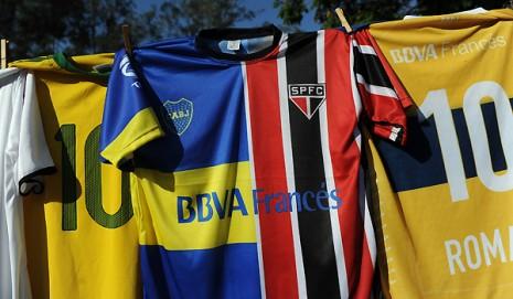 Boca-Sao Paulo. Esta camiseta es furor en la ciudad paulista. (Pasión Libertadores)