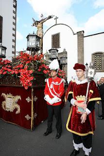 LOS ESCOLTAS DE LAS CORPORACIONES LOCALES Y LA INDEPENDENCIA RELIGIOSA.