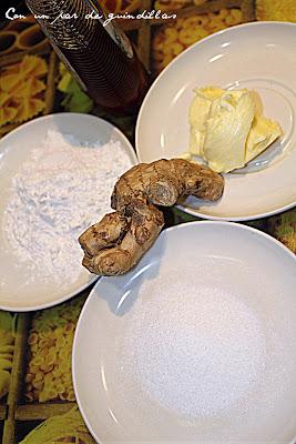 Helado de tomillo sobre galleta de jengibre