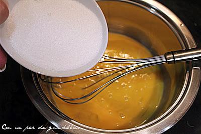 Helado de tomillo sobre galleta de jengibre