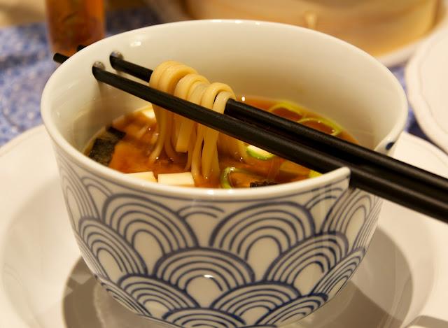 Sopa miso con udon
