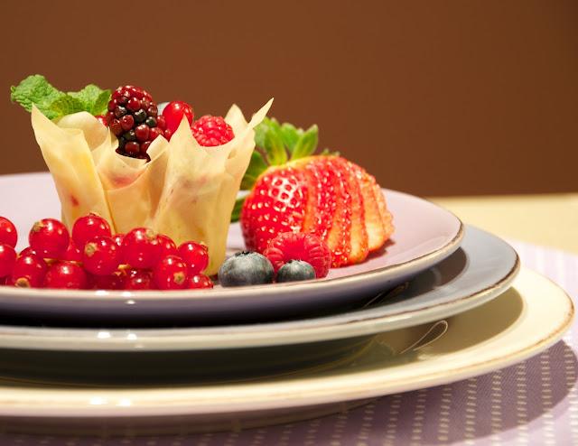 Berries phyllo basket (Canasta de pasta filo con frutos rojos)