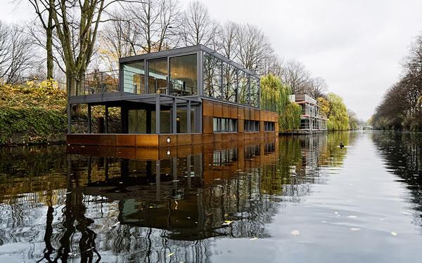 Houseboat on the Eilbek canal :: casa flotante