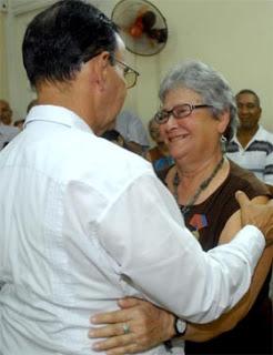 Entregada la Distinción Félix Elmuza a la estadounidense Karen Wald