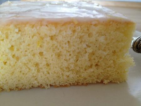 recetas postres para café recetas delikatissen recetas de glaseado recetas con limón postres delikatissen postres de verano postres de limón lemon cake recipe glaseado de fácil de limón fotos de postres fotos de bizcochos fotografías de postres cuadrados de limón blog de repostería blog de recetas blog de postres bizcocho pequeño receta bizcocho fácil de limón bizcocho casero sin yogur 