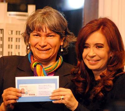 Lxs Transexuales de Argentina reciben sus nuevas identificaciones oficiales a manos de Cristina Fernández