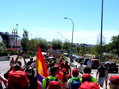 GRAN RECIBIMENTO A LA MARCHA NEGRA SU PASO POR COLLADO VILLALBA