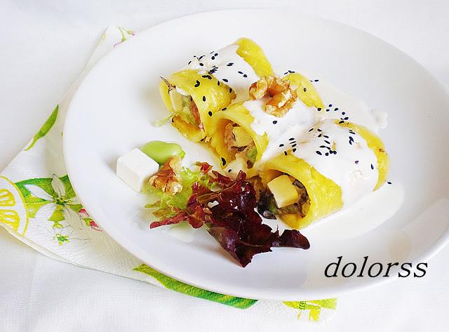 Canelones de piña, feta y  nueces con salsa suave