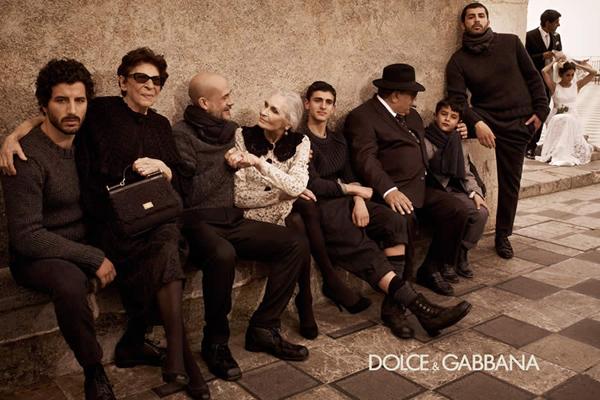 El hombre de Dolce & Gabbana luce mantos de vírgenes andaluzas