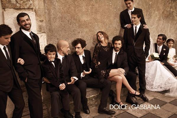 El hombre de Dolce & Gabbana luce mantos de vírgenes andaluzas