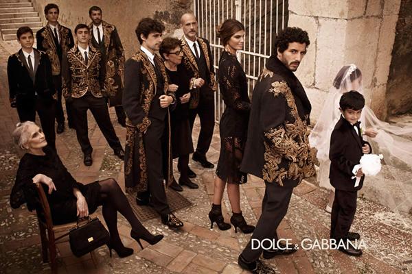 El hombre de Dolce & Gabbana luce mantos de vírgenes andaluzas