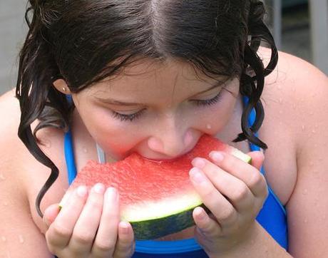 comer-frutas Recomiendan que los niños hagan cinco comidas diarias