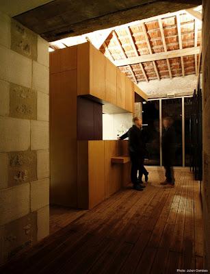 Un restaurante dentro de un granero