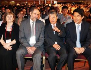 120709_p03_photo 4000 profesionales hablan de educación matemática en Corea