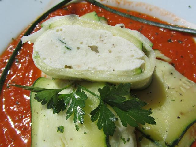 Rollitos de calabacín de pollo y tomate
