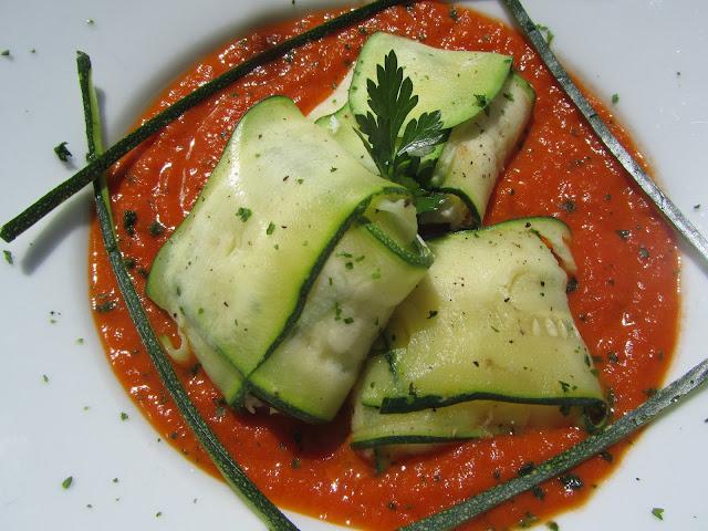 Rollitos de calabacín de pollo y tomate