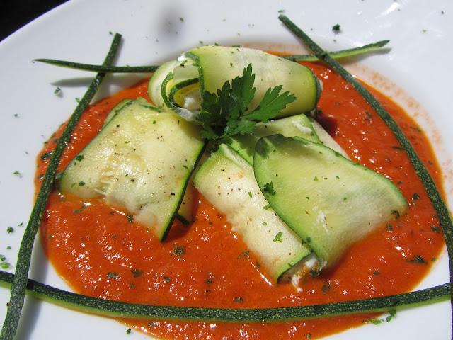Rollitos de calabacín de pollo y tomate