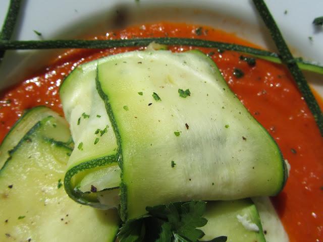 Rollitos de calabacín de pollo y tomate