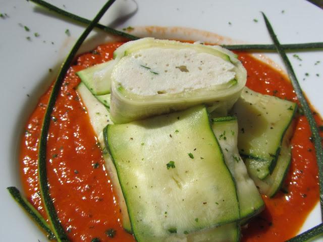 Rollitos de calabacín de pollo y tomate