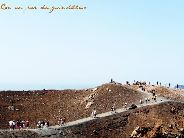 Santorini (II), de burros, volcanes y puestas de sol