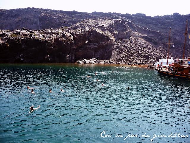 Santorini (II), de burros, volcanes y puestas de sol