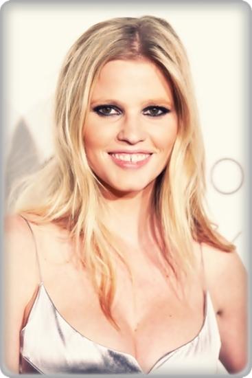 Modelos con diastema, la belleza asimétrica