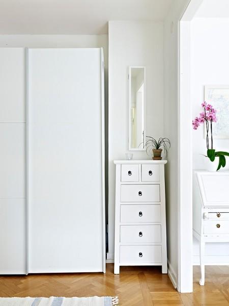 Decoración nórdica, fresca y luminosa suelo parquet espigado ropa cama algodón papel de pared floral interiorismo nórdico habitación infantil decoración blanco fotos decoración comedores fotos decoración cocinas fotos de muebles escandinavos estilo nórdico estilo escandinavo diseño nórdico detalles vintage en blanco decorar casas Decoración nórdica fresca y luminosa decoración femenina decoración escandinava decoración en blanco decoracion de interiores minimalista decoración de interiores cocinas nórdicas blog interiorismo blog decoración