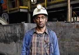 El carbón lo tiene negro