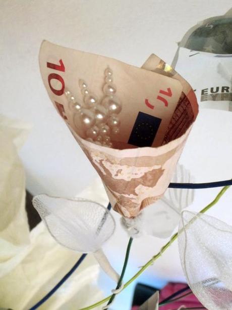 Flor hecha para regalar dinero