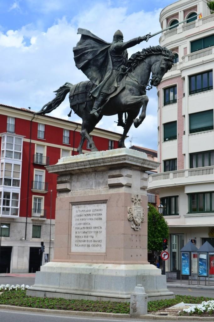 Estatua del Cid, pero la versión en Burgos