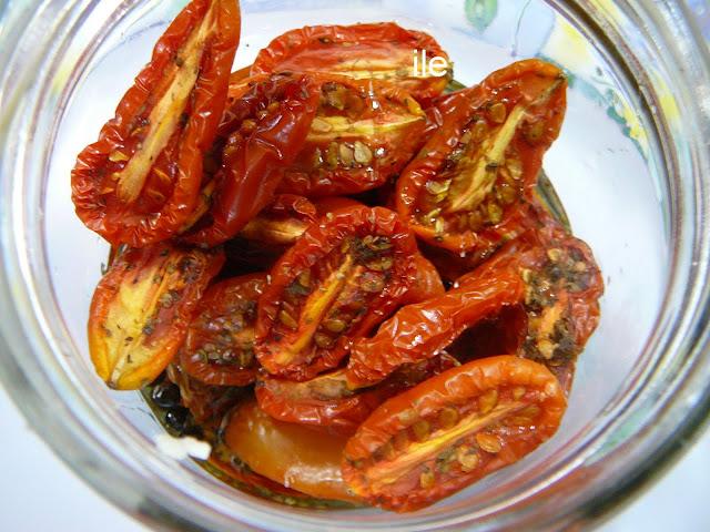 Tomates cherry deshidtados en escabeche