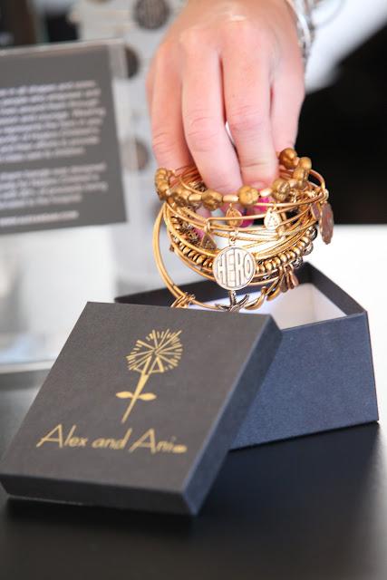 Video-Entrevista a Carolyn Rafaelian, alma  creativa de Alex and Ani (Inglés) - Interview with Carolyn Rafaelian creative soul of Alex and Ani .
