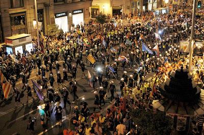 Los antidisturbios cargan contra los mineros en Madrid. Y Rajoy destroza el estado de bienestar.