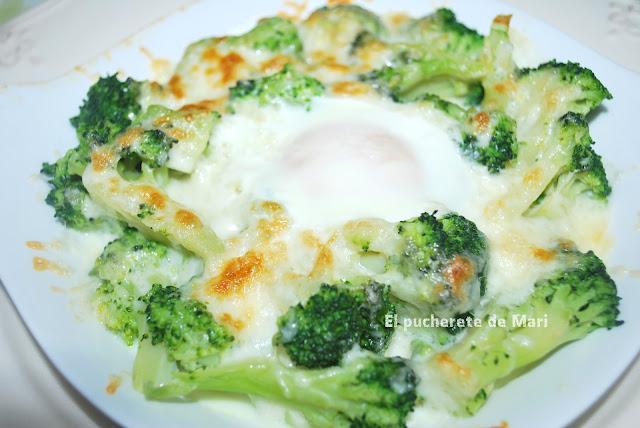 RECETAS ECONÓMICAS,FÁCILES Y LIGERAS: HUEVO AL PLATO CON BRÓCOLI