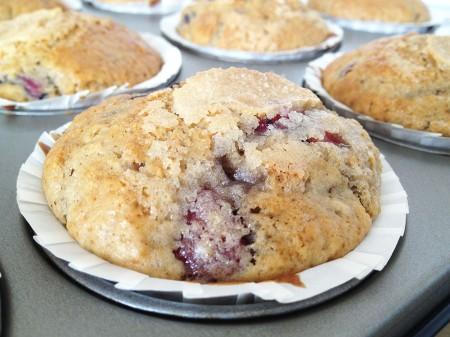 recetas fáciles de muffins recetas delikatissen recetas de postres con cereza recetas de muffins de frutas recetas de muffins con canela y frutas recetas con canela recetas americanas fáciles muffins y platos para brunch muffins de cerezas fotos delikatissen fotos de muffins fotos de cerezas postres estilismo de fotos de postres diferencia entre magdalenas cupcakes y muffins cápsulas de cupcakes magdalenas muffins blancas blog de recetas fáciles 