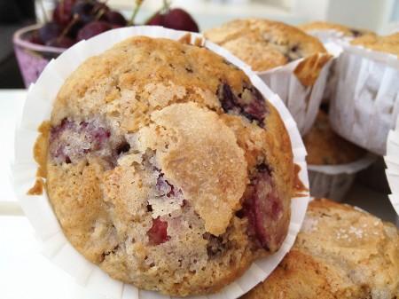 recetas fáciles de muffins recetas delikatissen recetas de postres con cereza recetas de muffins de frutas recetas de muffins con canela y frutas recetas con canela recetas americanas fáciles muffins y platos para brunch muffins de cerezas fotos delikatissen fotos de muffins fotos de cerezas postres estilismo de fotos de postres diferencia entre magdalenas cupcakes y muffins cápsulas de cupcakes magdalenas muffins blancas blog de recetas fáciles 