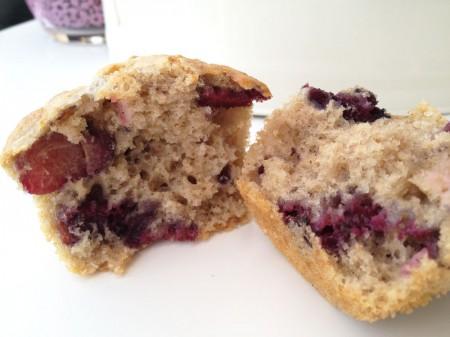 recetas fáciles de muffins recetas delikatissen recetas de postres con cereza recetas de muffins de frutas recetas de muffins con canela y frutas recetas con canela recetas americanas fáciles muffins y platos para brunch muffins de cerezas fotos delikatissen fotos de muffins fotos de cerezas postres estilismo de fotos de postres diferencia entre magdalenas cupcakes y muffins cápsulas de cupcakes magdalenas muffins blancas blog de recetas fáciles 