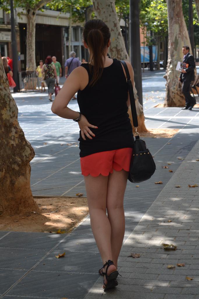 Vilanova segundo post: orange shorts