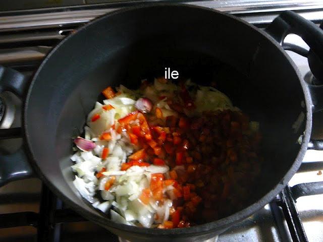 Guiso de carne y porotos o frijoles negros