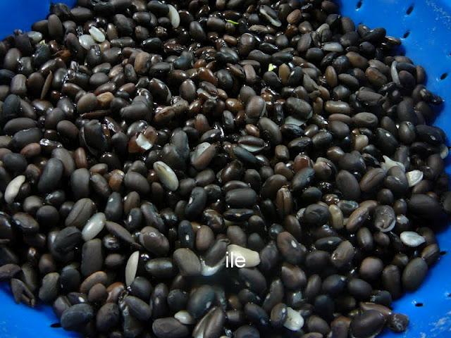 Guiso de carne y porotos o frijoles negros