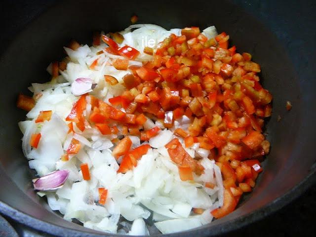 Guiso de carne y porotos o frijoles negros