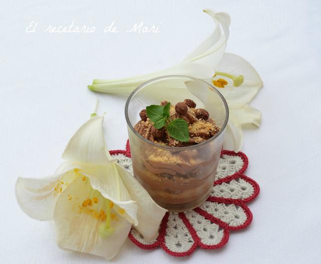 MOUSSE DE CHOCOLATE CON GALLETAS
