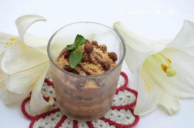 MOUSSE DE CHOCOLATE CON GALLETAS