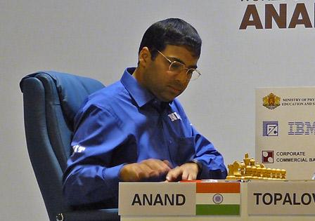 Anand gana a Topalov y se pone en cabeza del Mundial de Sofía 2010 R4