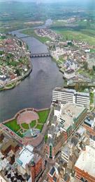 Limerick City, a orillas del río Shannon