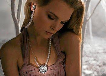 Ahora puedes hablar por teléfono desde tu collar de diamantes.¿No te lo crees? Compruébalo aquí