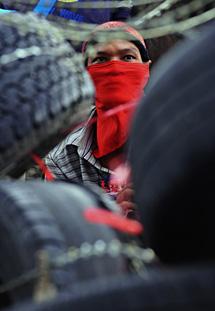 Tanques contra ‘camisas rojas’