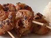 Gambones marinados salteados soja sésamo.